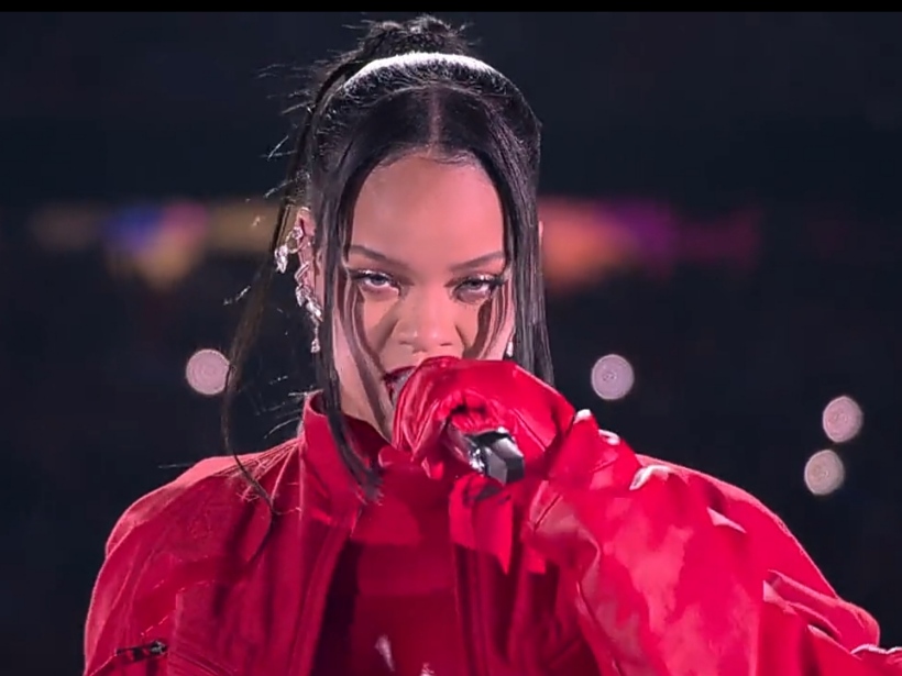 Rihanna regresa por lo alto durante el medio tiempo del Super Bowl