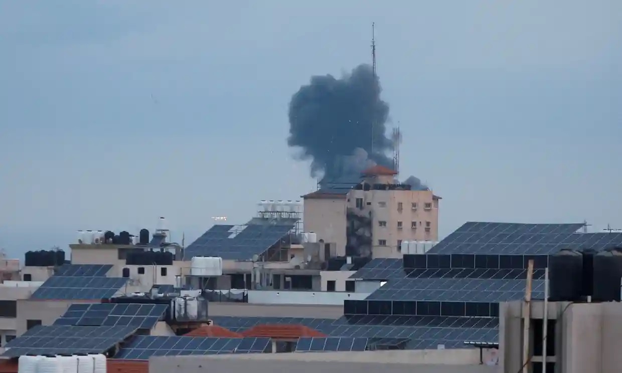 Israel responde con ataque aéreo a lanzamiento de cohetes en Gaza