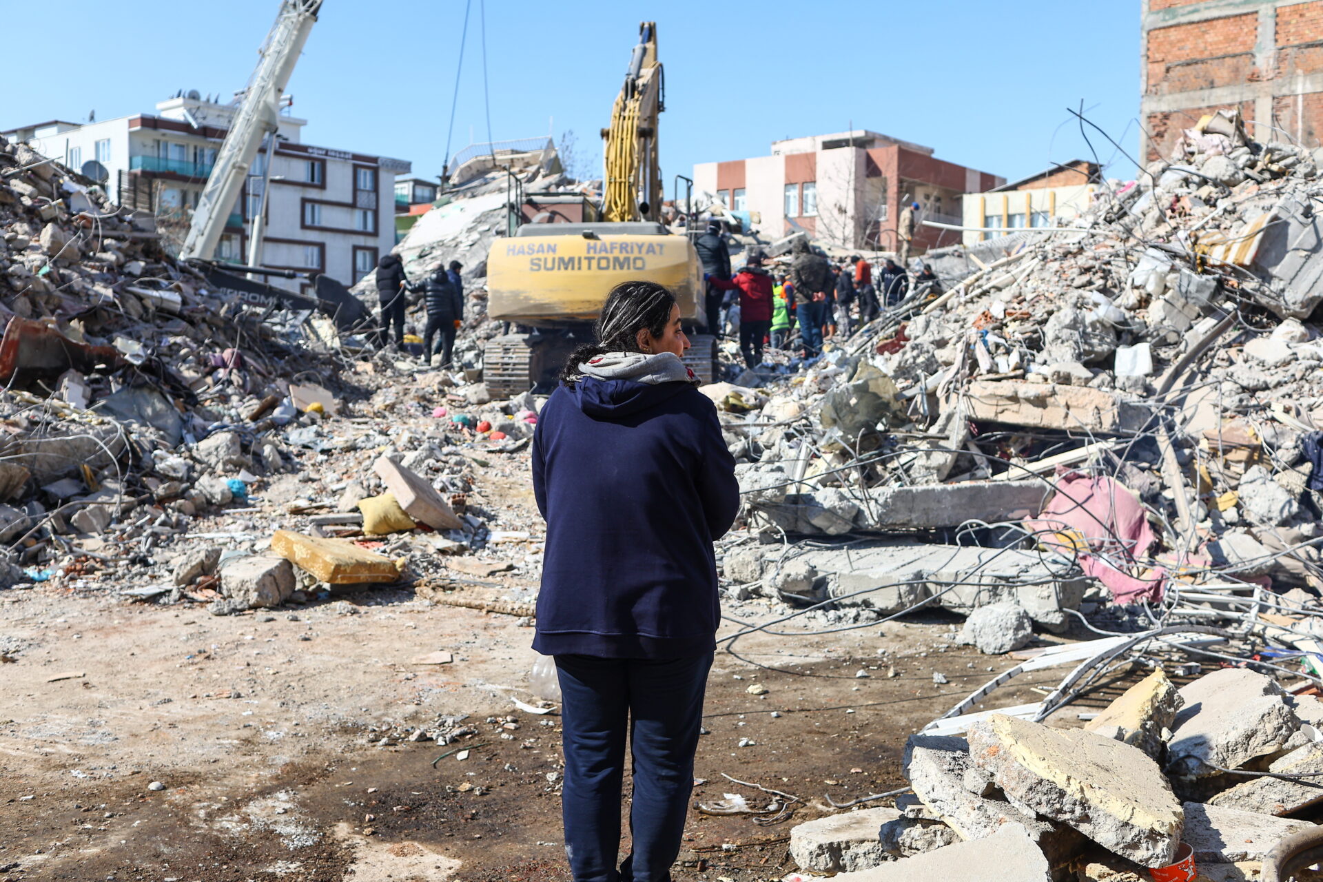 Doce personas detenidas por colapso de edificios en el terremoto de Turquía