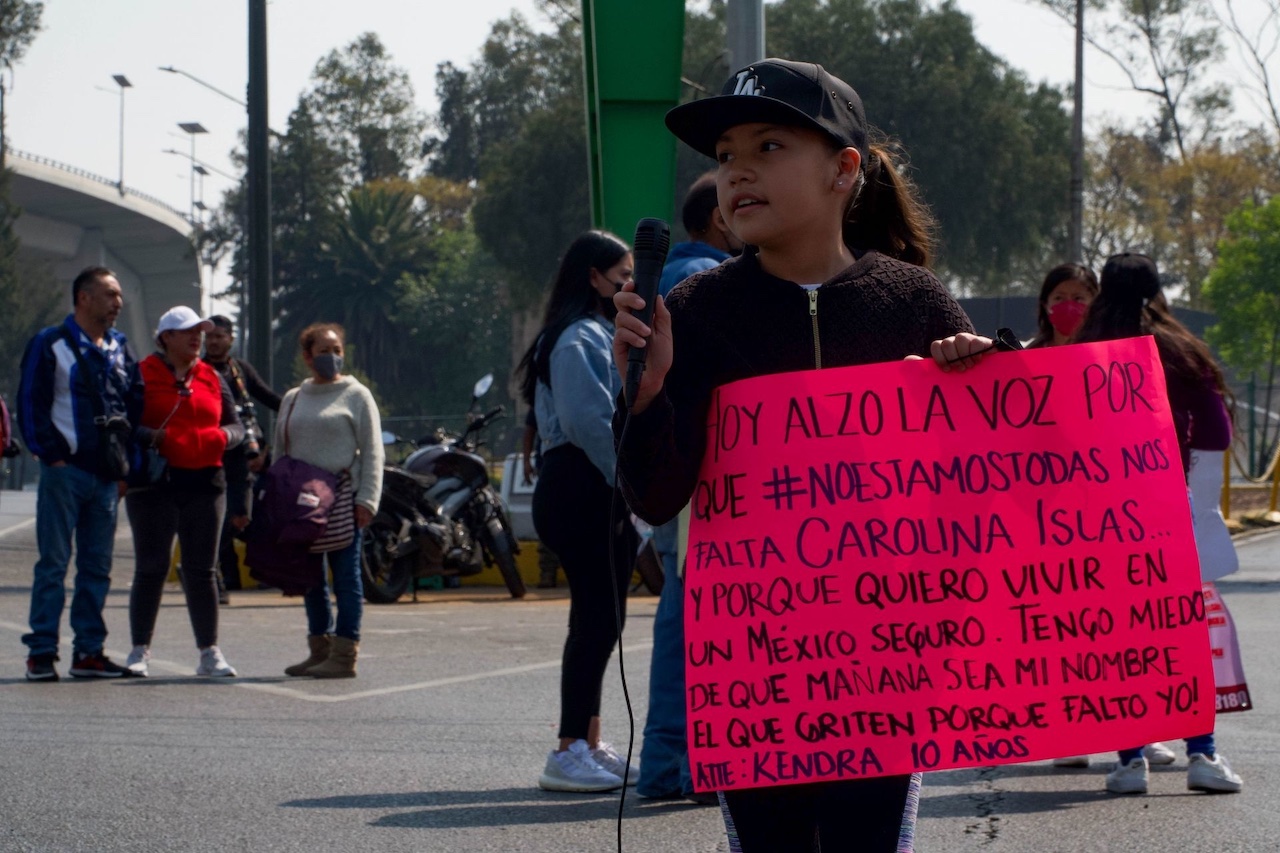 Familiares de Carolina Islas, joven desaparecida, bloquean Insurgentes Sur y Viaducto Tlalpan