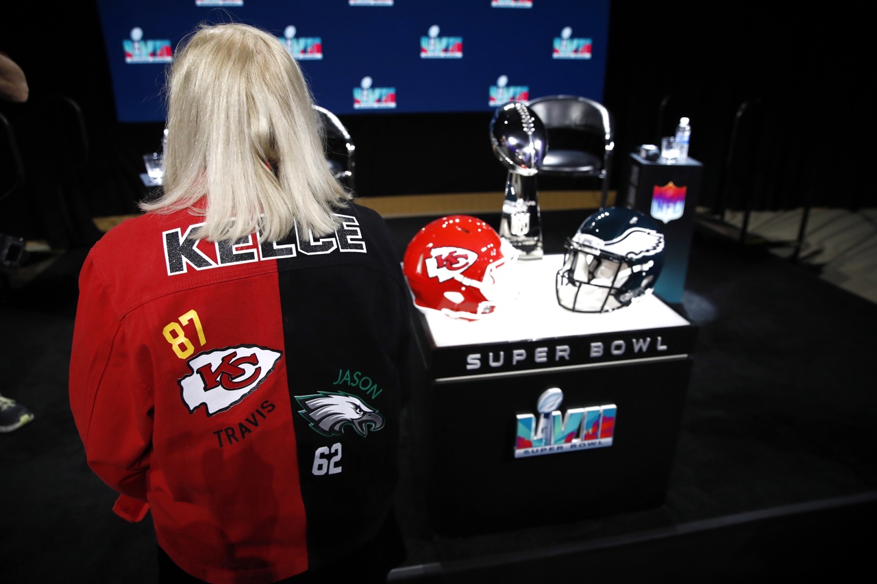 El llamativo look de Donna Kelce, madre de Travis y Jason, en el Super Bowl LVII