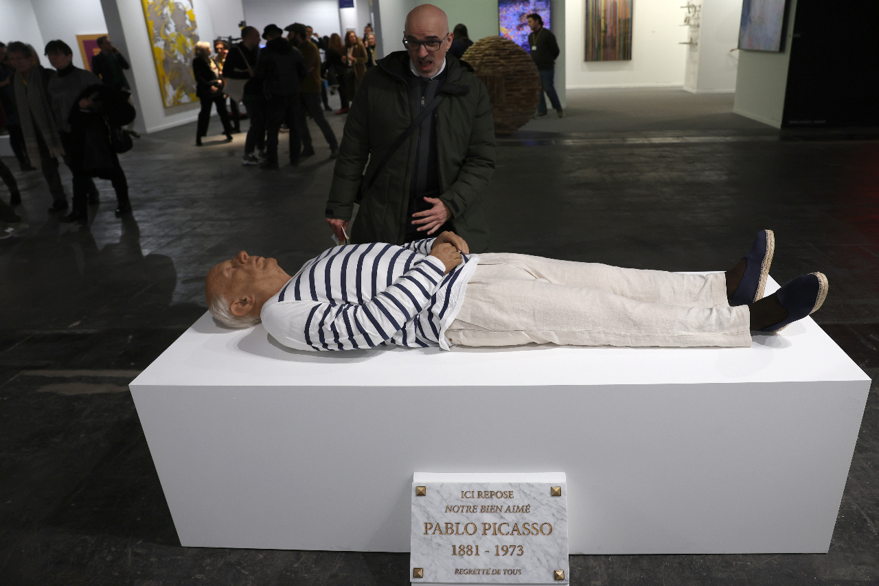 El ‘cadáver’ de Picasso, una polémica escultura en ARCO Madrid
