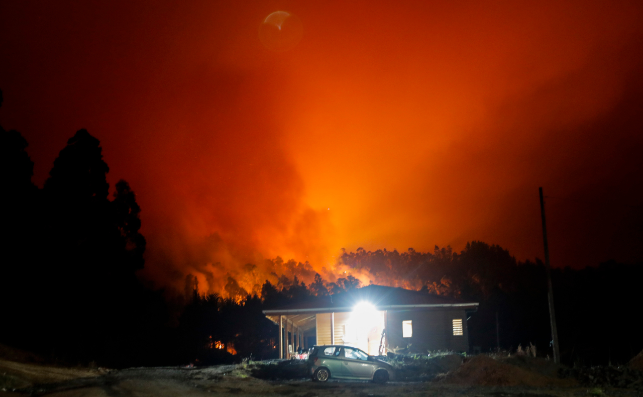 Una ola de incendios forestales deja al menos 12 muertos en Chile