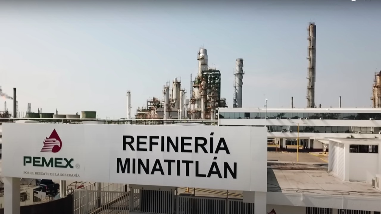 Incendio se registra en la refinería de Pemex en Minatitlán, Veracruz
