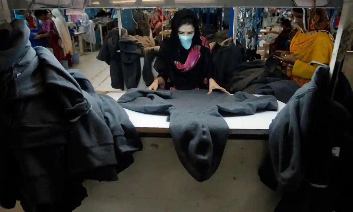 La industria textil de Pakistán está en crisis, y las mujeres son las más afectadas por su declive