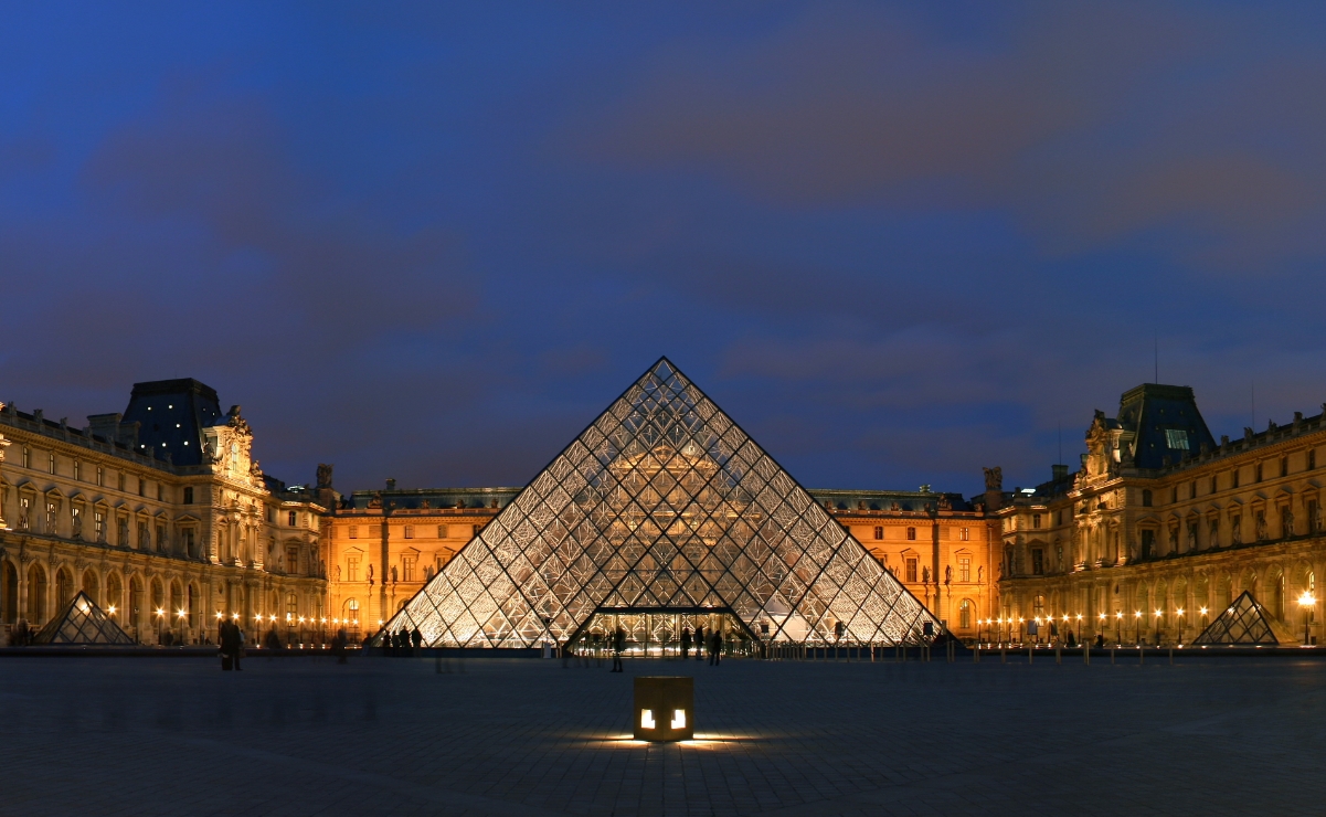 Exdirector del Louvre enfrenta cargos por tráfico de antigüedades