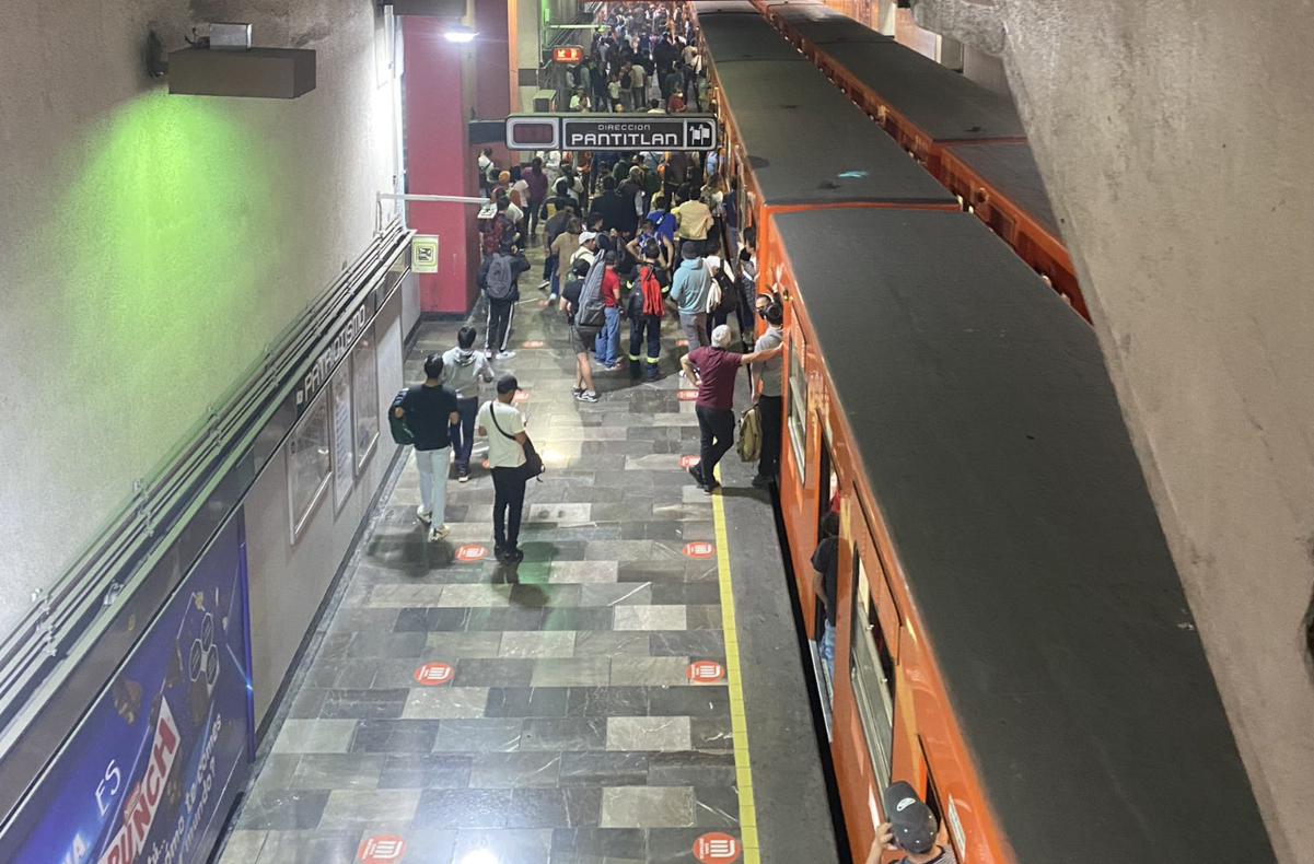 Usuarios reportan humo en la estación Patriotismo de la Línea 9 del Metro