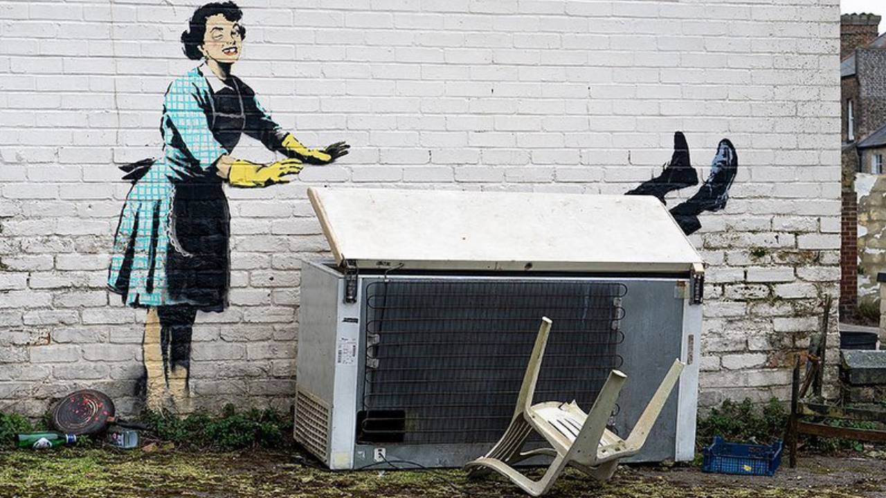 Banksy desvela, en el Día de San Valentín, un mural contra la violencia de género
