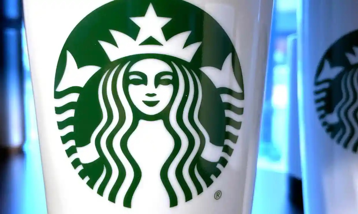 Retiran del mercado en EU bebidas de vainilla de Starbucks por temor a que contengan vidrio