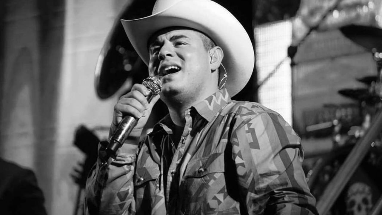¿Quién es Alfredo Olivas, el cantante de regional mexicano?