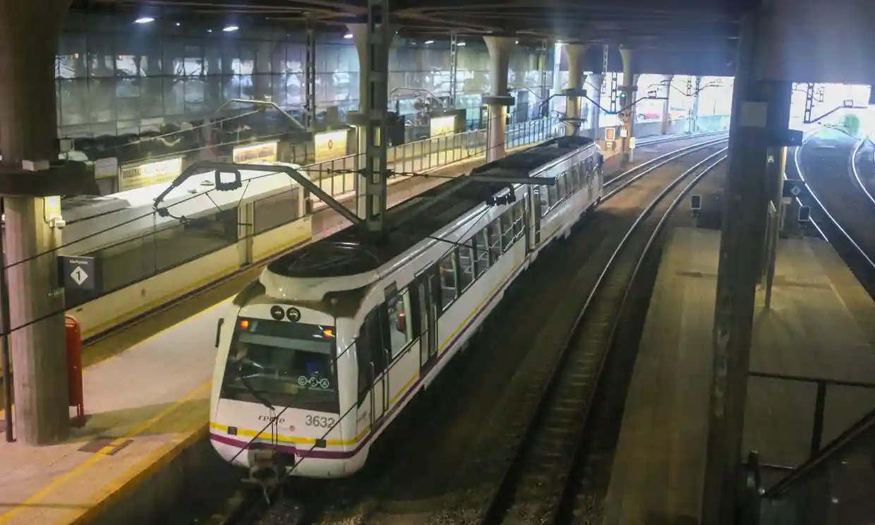Renuncia la secretaria de Transporte de España por comprar trenes demasiado grandes para los túneles