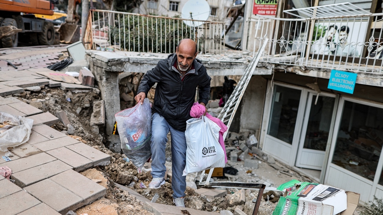 Turquía registra más de 7 mil réplicas tras primeros terremotos
