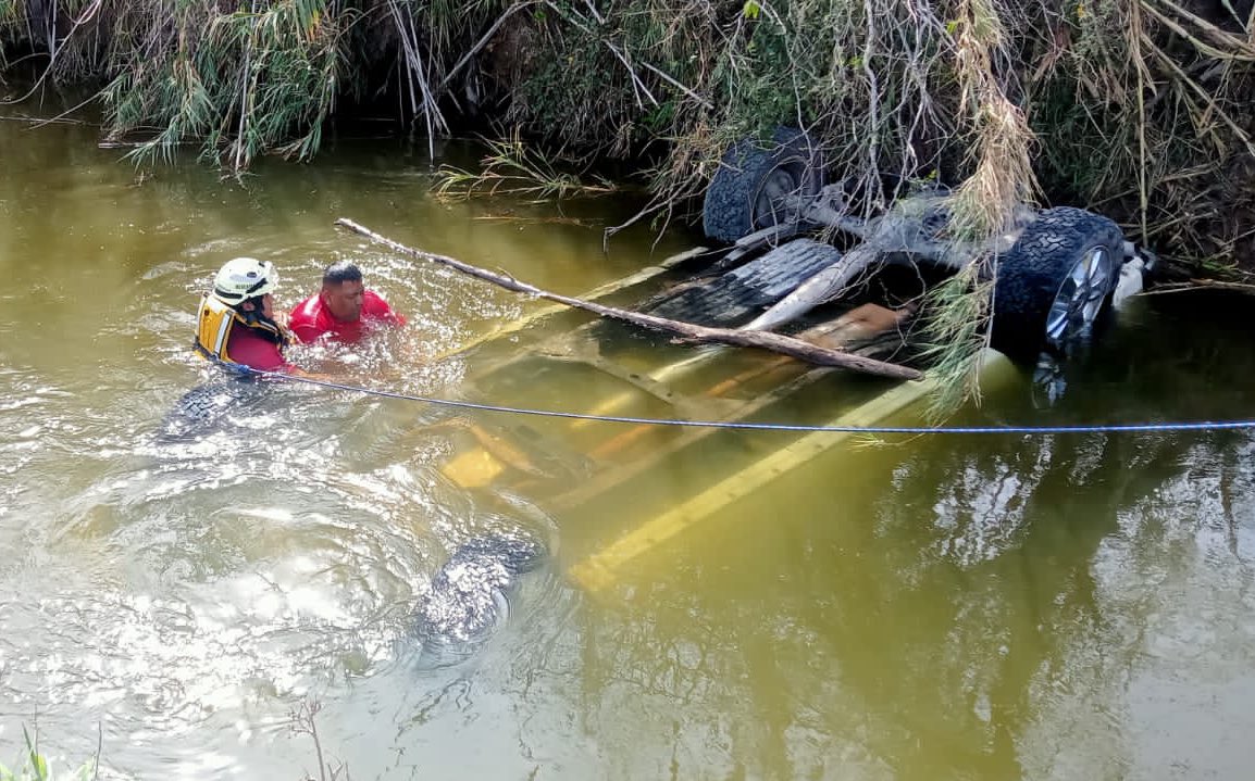 Nuevo León: 14 cuerpos son hallados en camioneta sumergida en un río