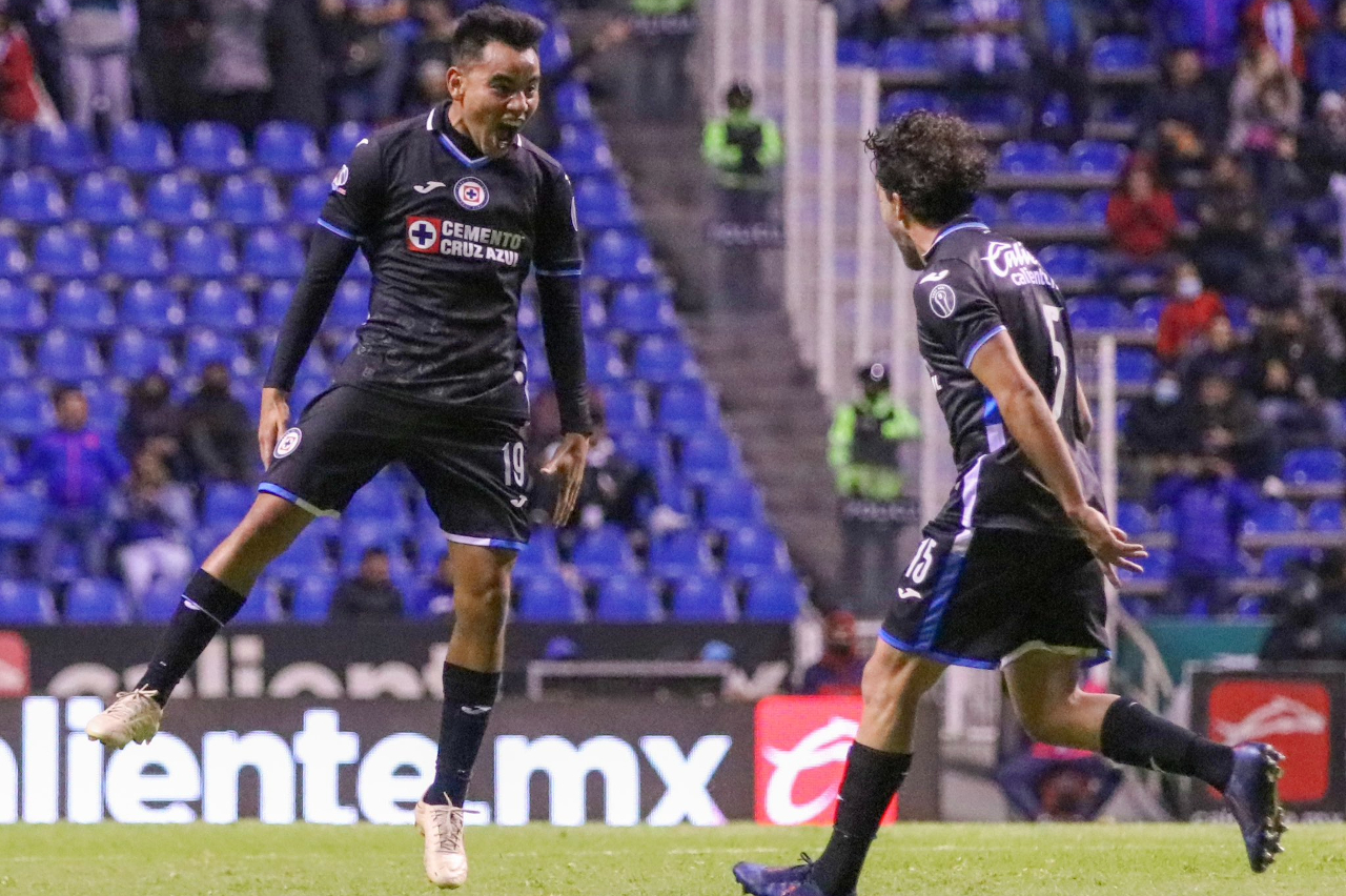 Cruz Azul vence a Puebla y consigue su primer triunfo del torneo