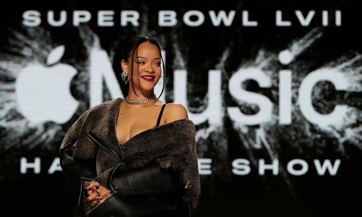 ‘Para mí es importante hacerlo’: Rihanna llega al escenario del Super Bowl