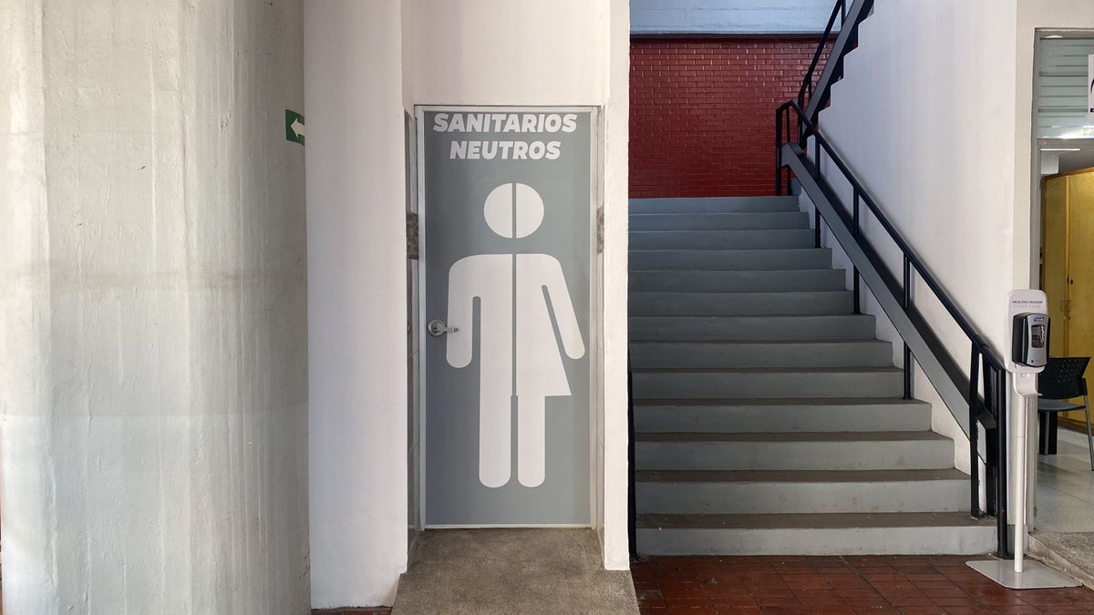 Facultad de Medicina de la UNAM inaugura baños neutros