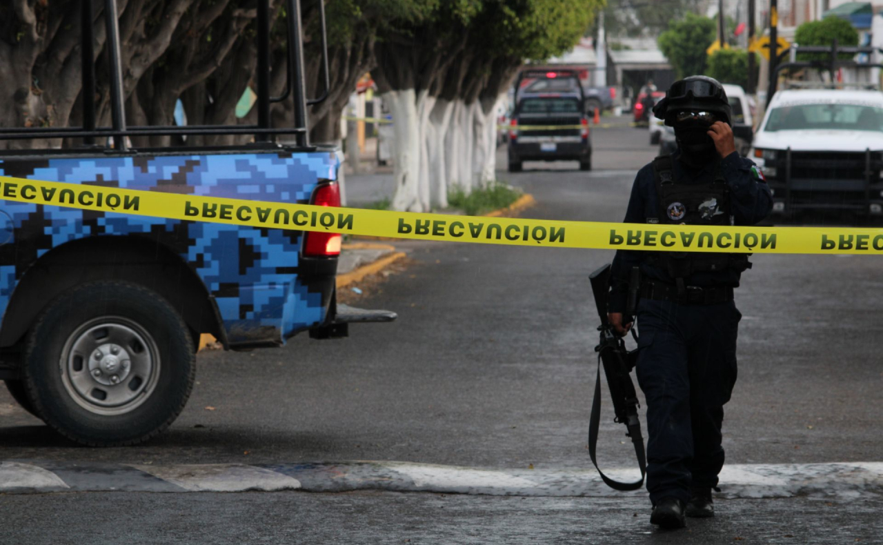 Comando ataca palacio municipal de Tarimoro, Guanajuato, y un hombre murió
