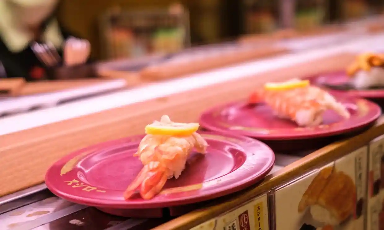 Una ola de ‘terrorismo del sushi’ se apodera del mundo de los restaurantes en Japón