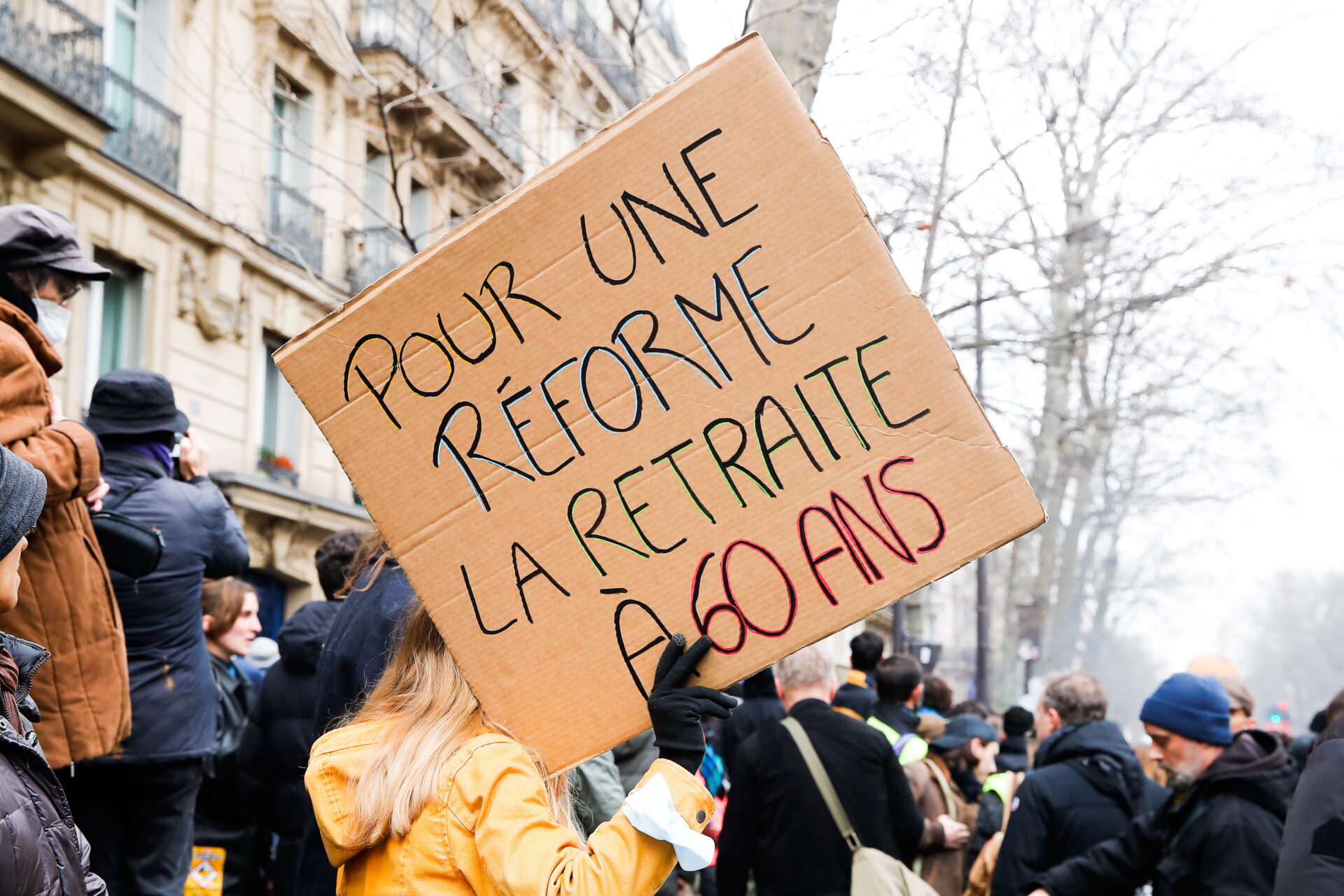 El Senado francés aprueba polémico proyecto de reforma de pensiones