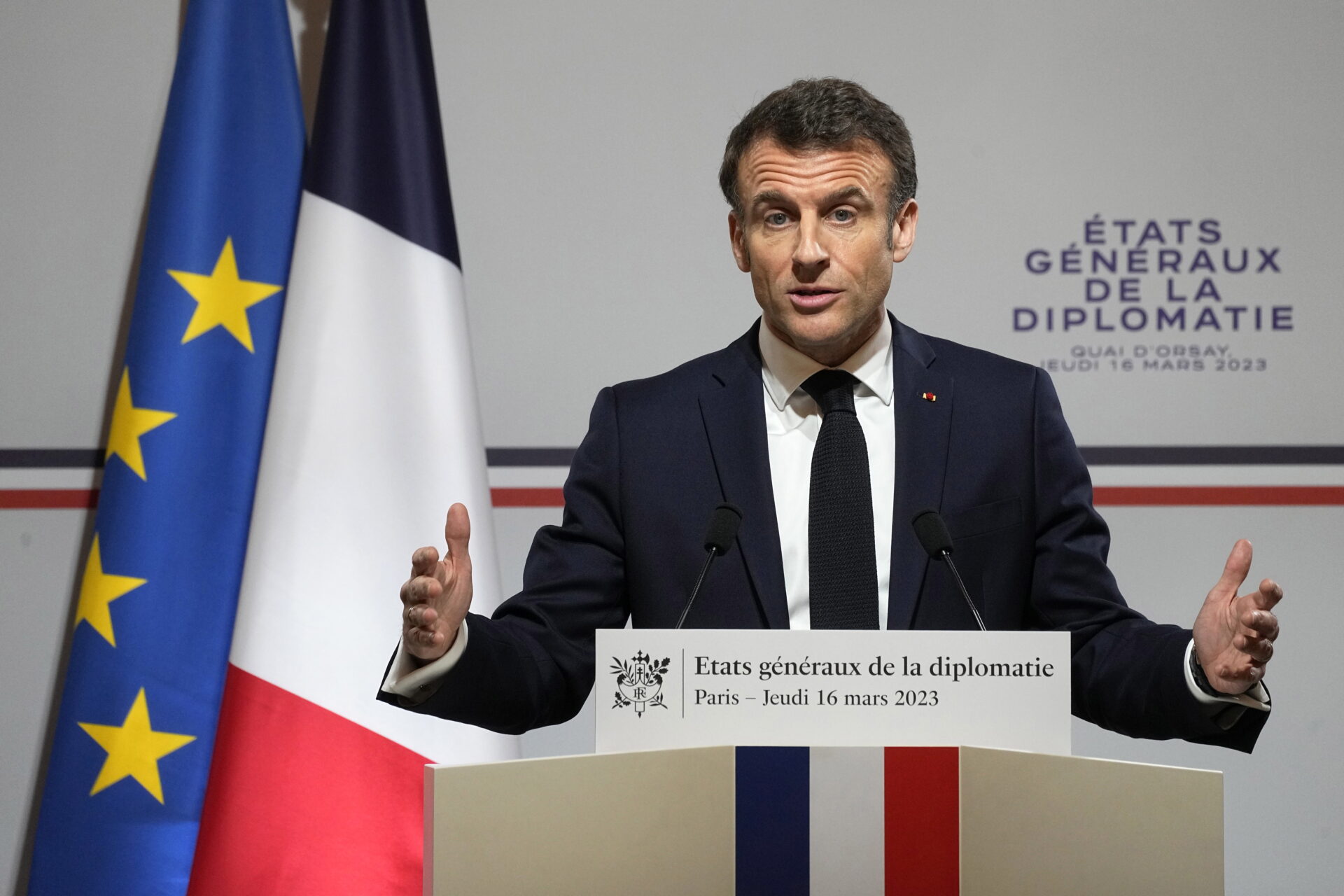 Macron aprueba la reforma de pensiones sin el voto de la Asamblea