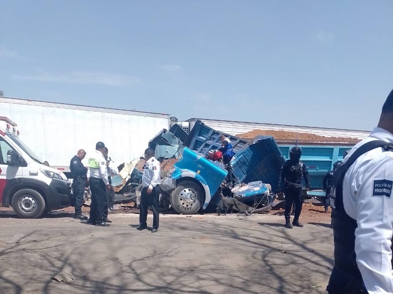 Choque de camión y combi deja varios heridos en la México-Puebla, Ixtapaluca