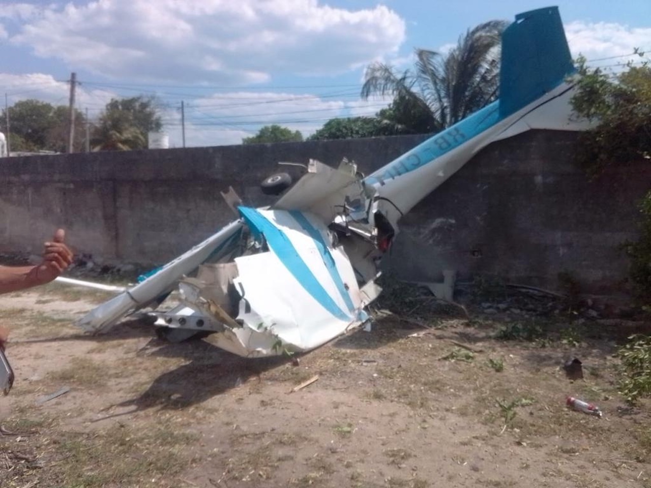Accidente en Mérida: Avioneta se desploma y deja dos heridos