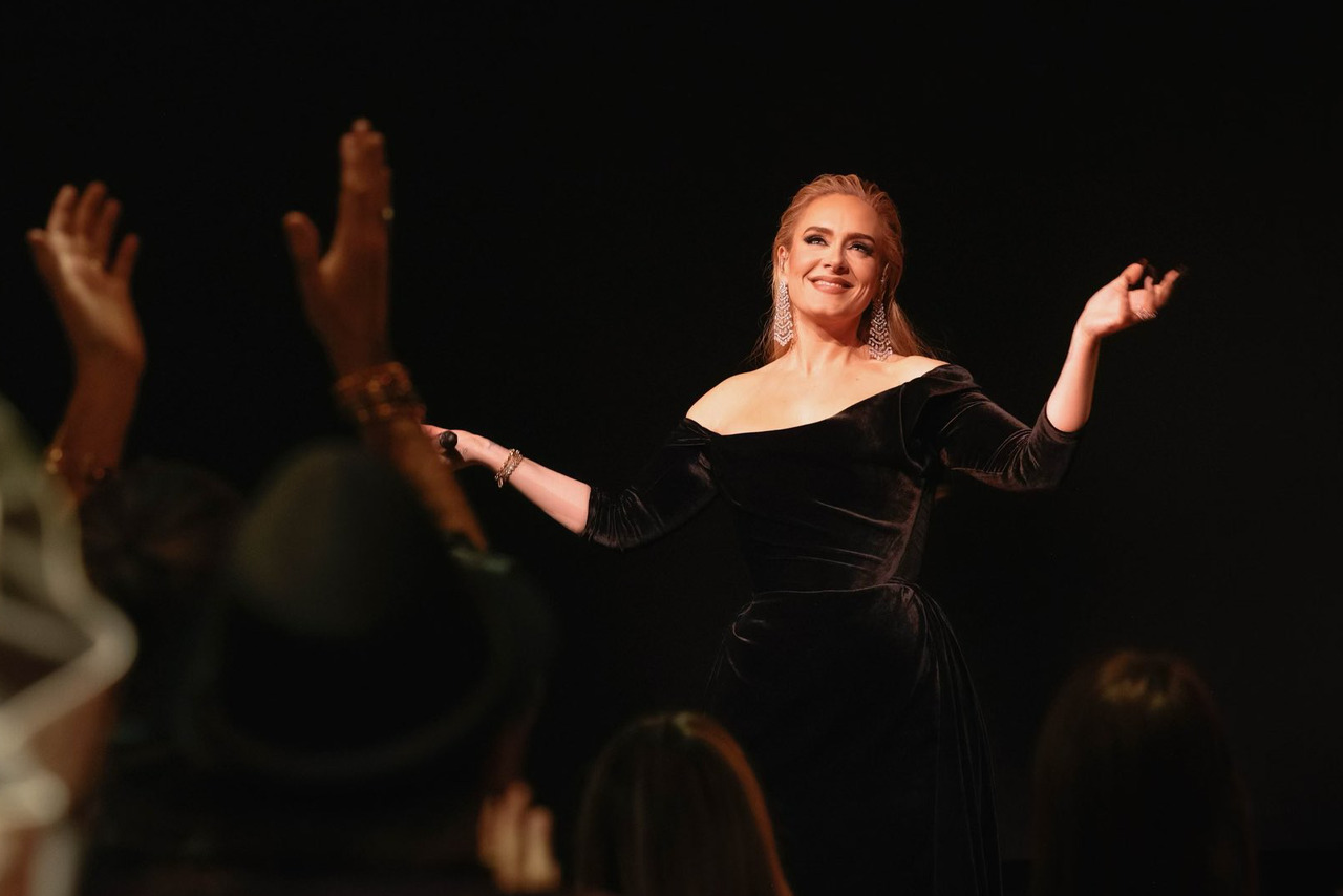 Adele agrega nuevas fechas en Las Vegas y anuncia película