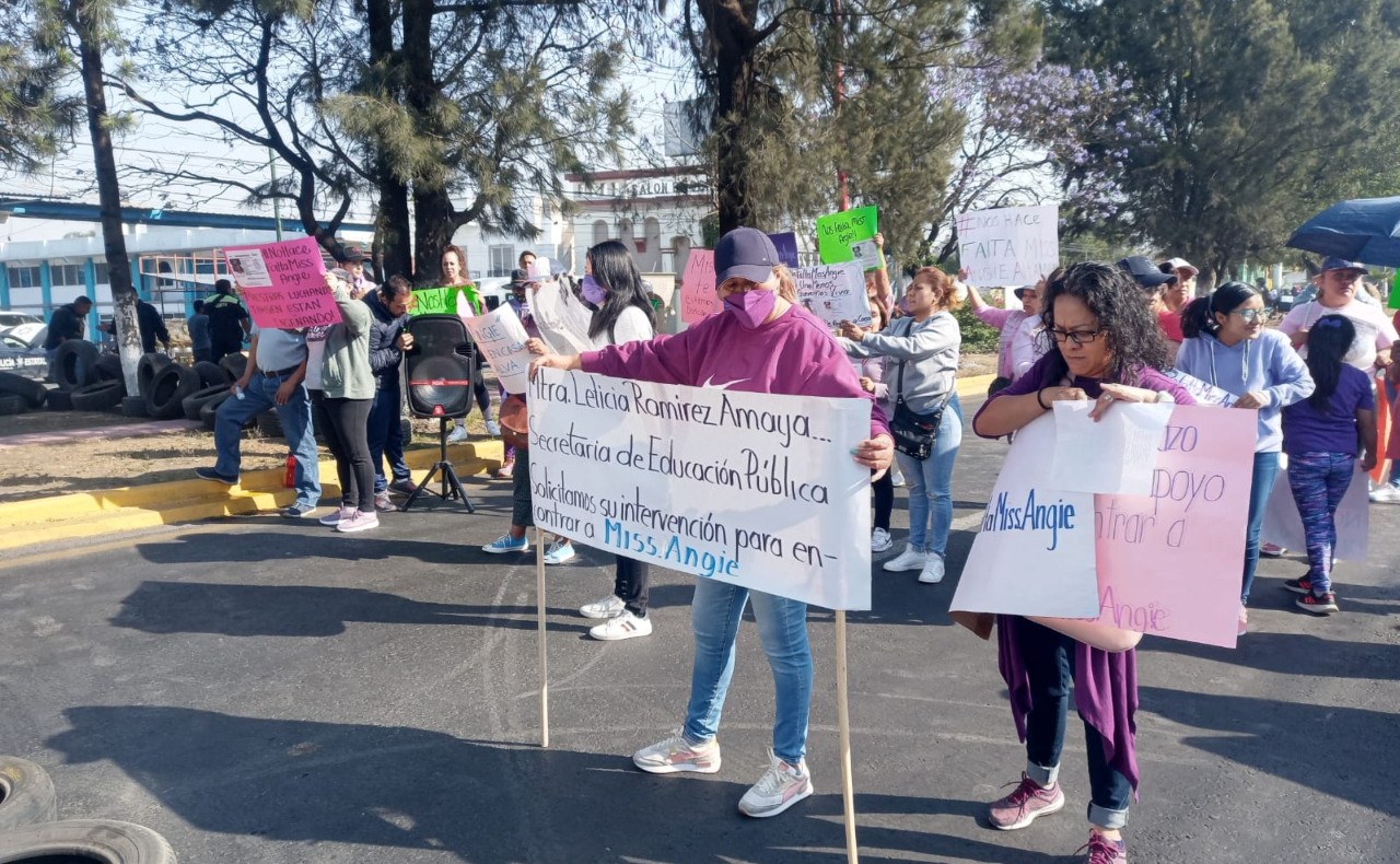 #NosFaltaMissAngie: Bloquean la México-Texcoco para exigir búsqueda