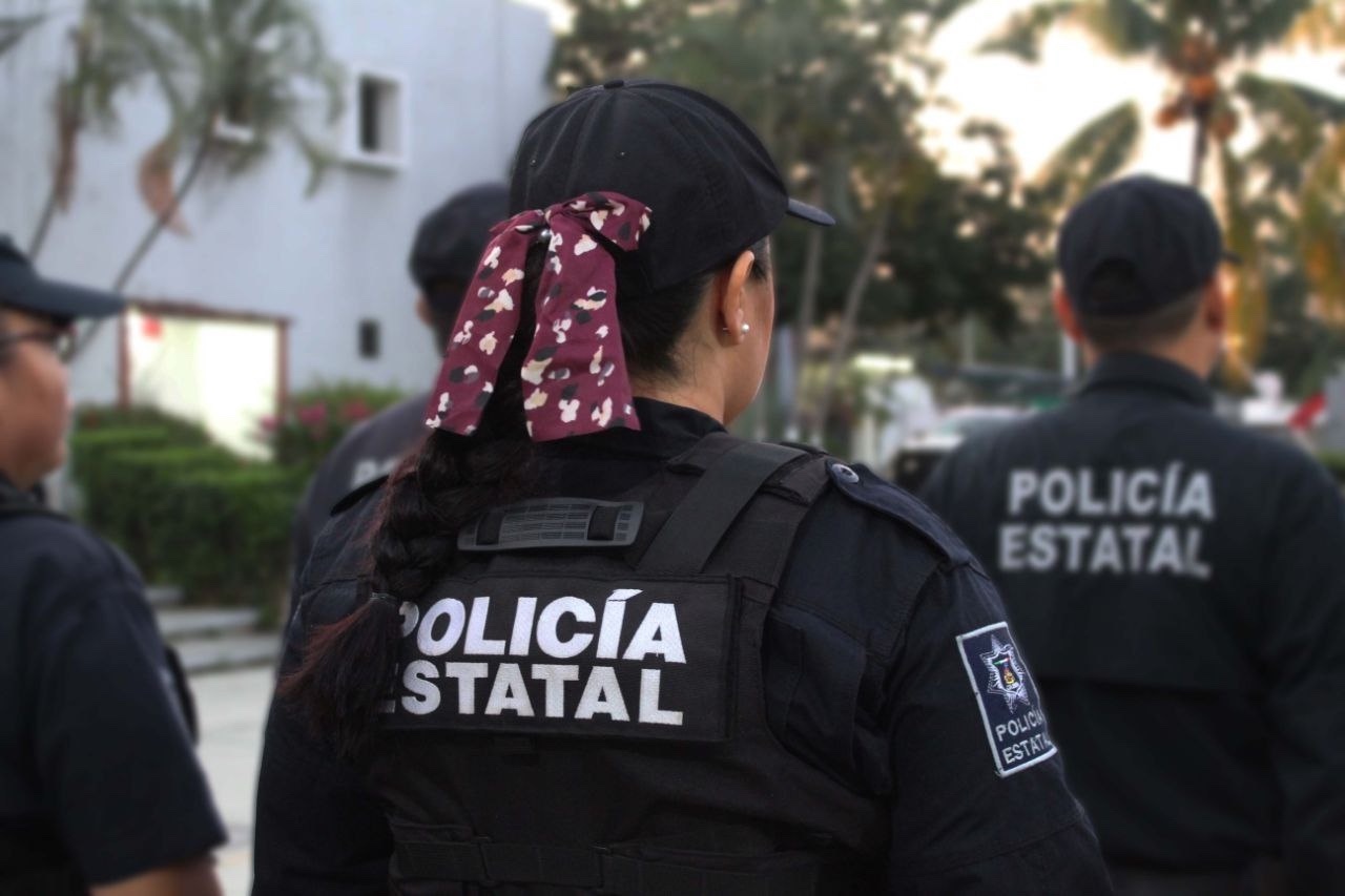 Una mujer policía es asesinada y su hijo resulta lesionado en ataque en Colima