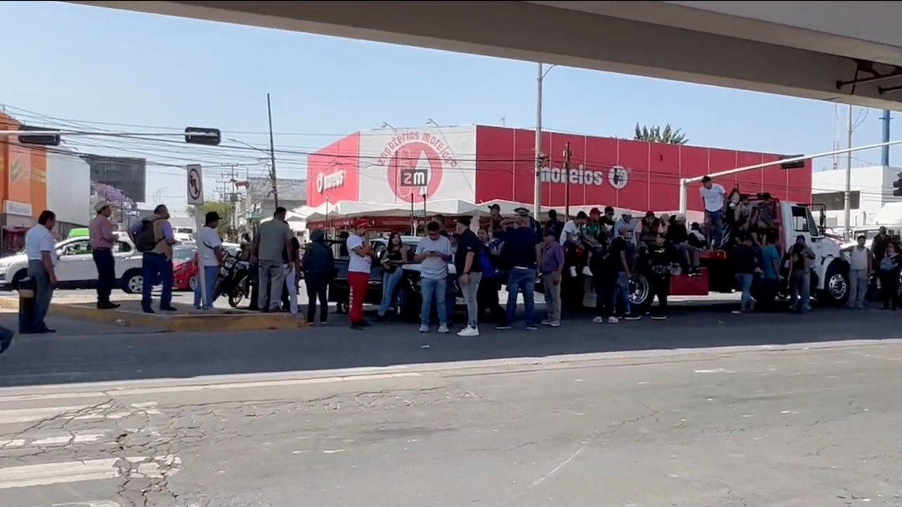 Bloqueo en la Vía Morelos: Familiares exigen justicia por joven asesinado en Ecatepec