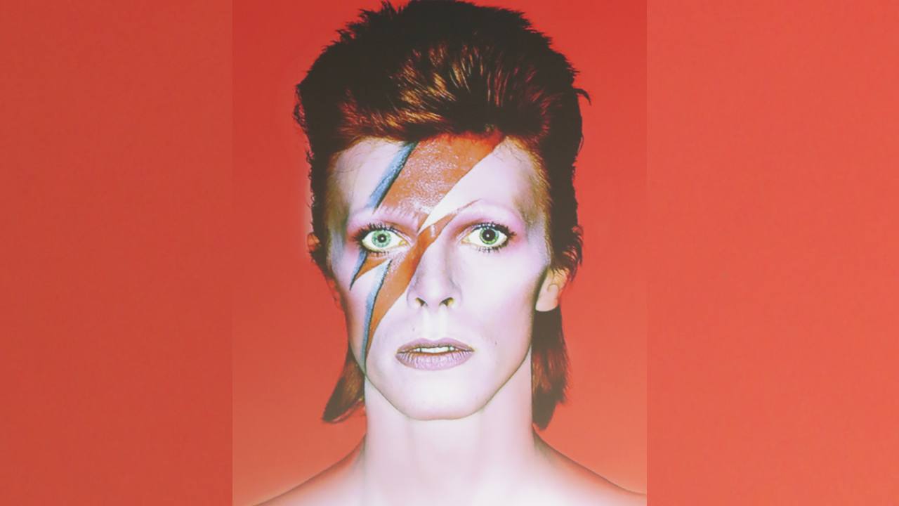 El misterio del rayo en la cara de David Bowie se desentraña en una exposición