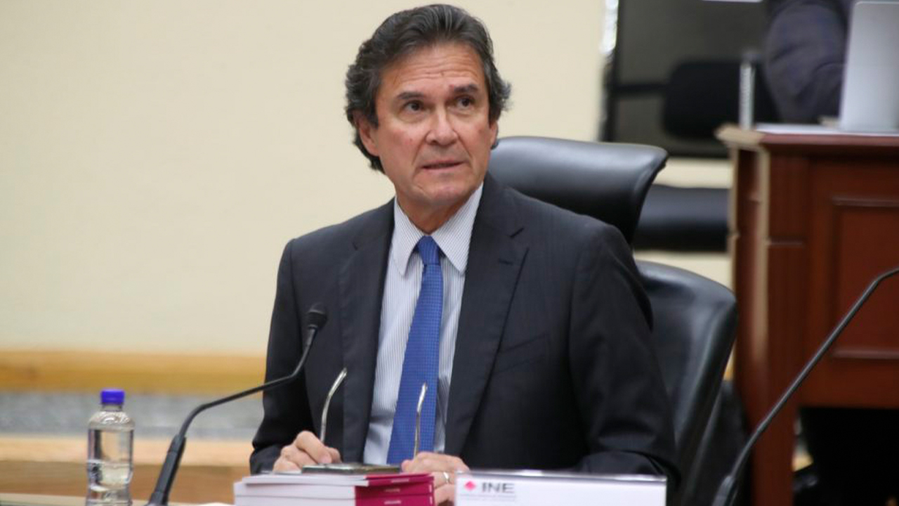 Edmundo Jacobo renuncia al INE por ‘ataques’ en su contra