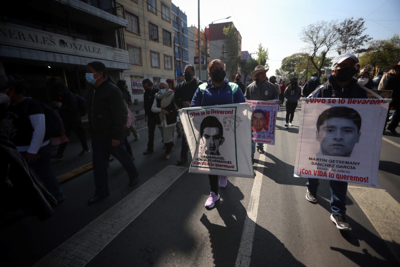 Familiares exigen liberación de policías detenidos por caso Ayotzinapa