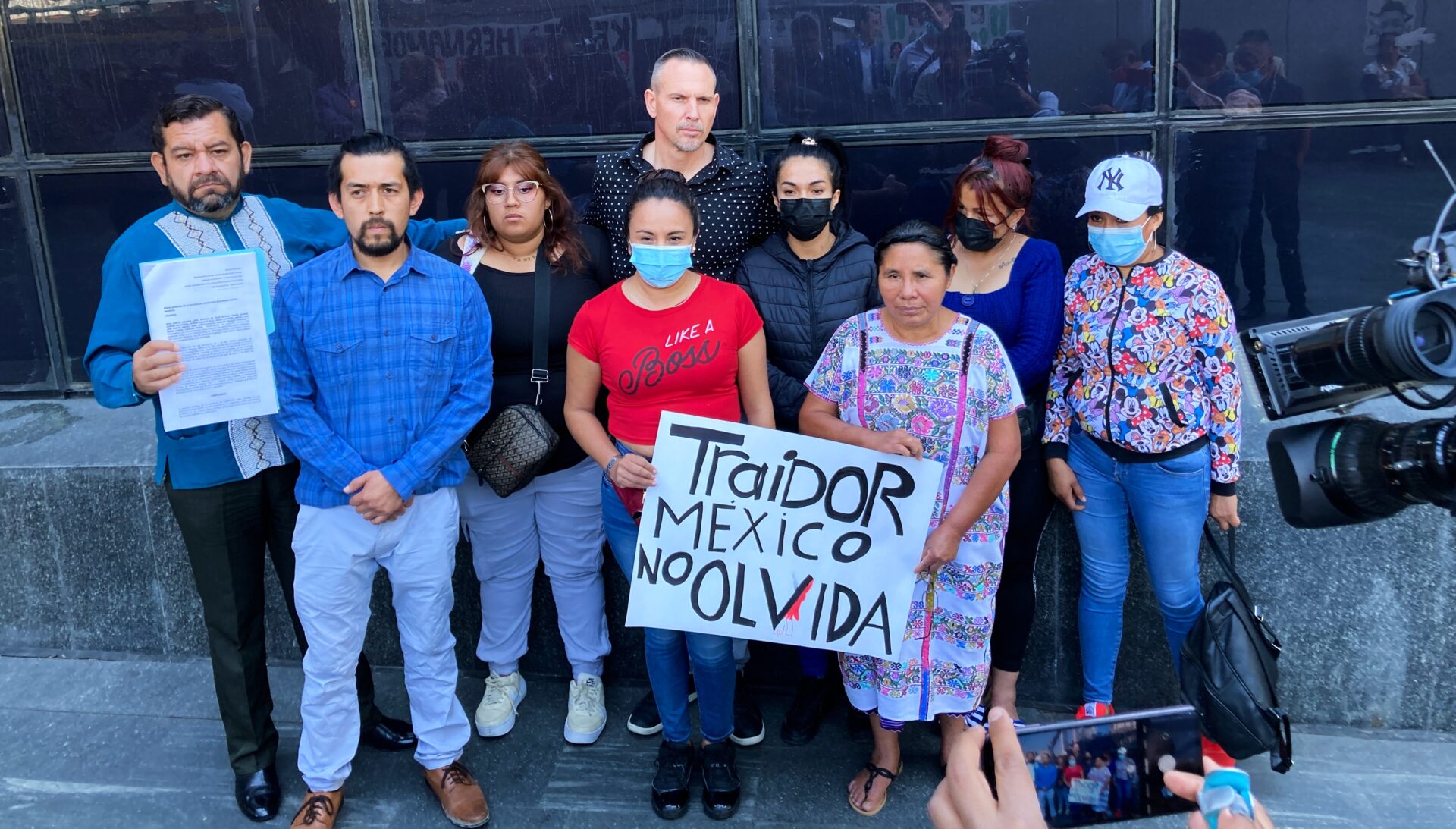 Víctimas de violencia presentan denuncia en contra de García Luna ante la FGR