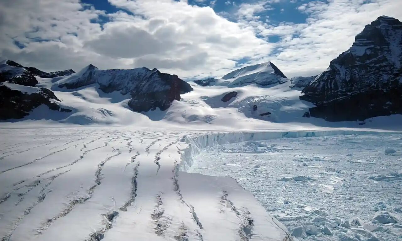 El hielo marino de la Antártida alcanza sus niveles más bajos