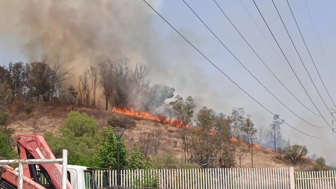Incendio en Naucalpan: Fuego consume el Cerro de Moctezuma, en el Edomex