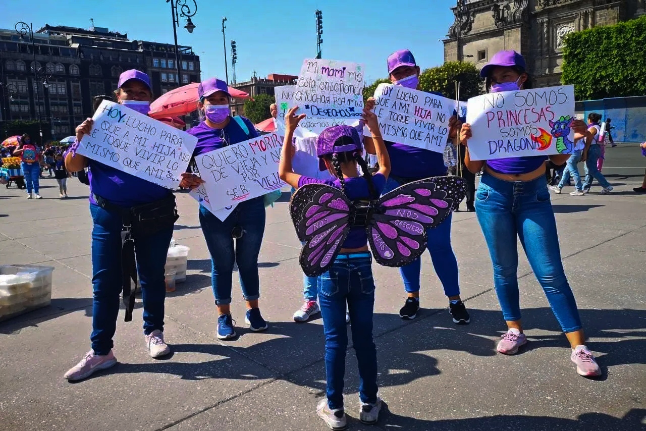 ‘Las niñas también marchan’: Infancias salen a alzar la voz por el 8M en la CDMX