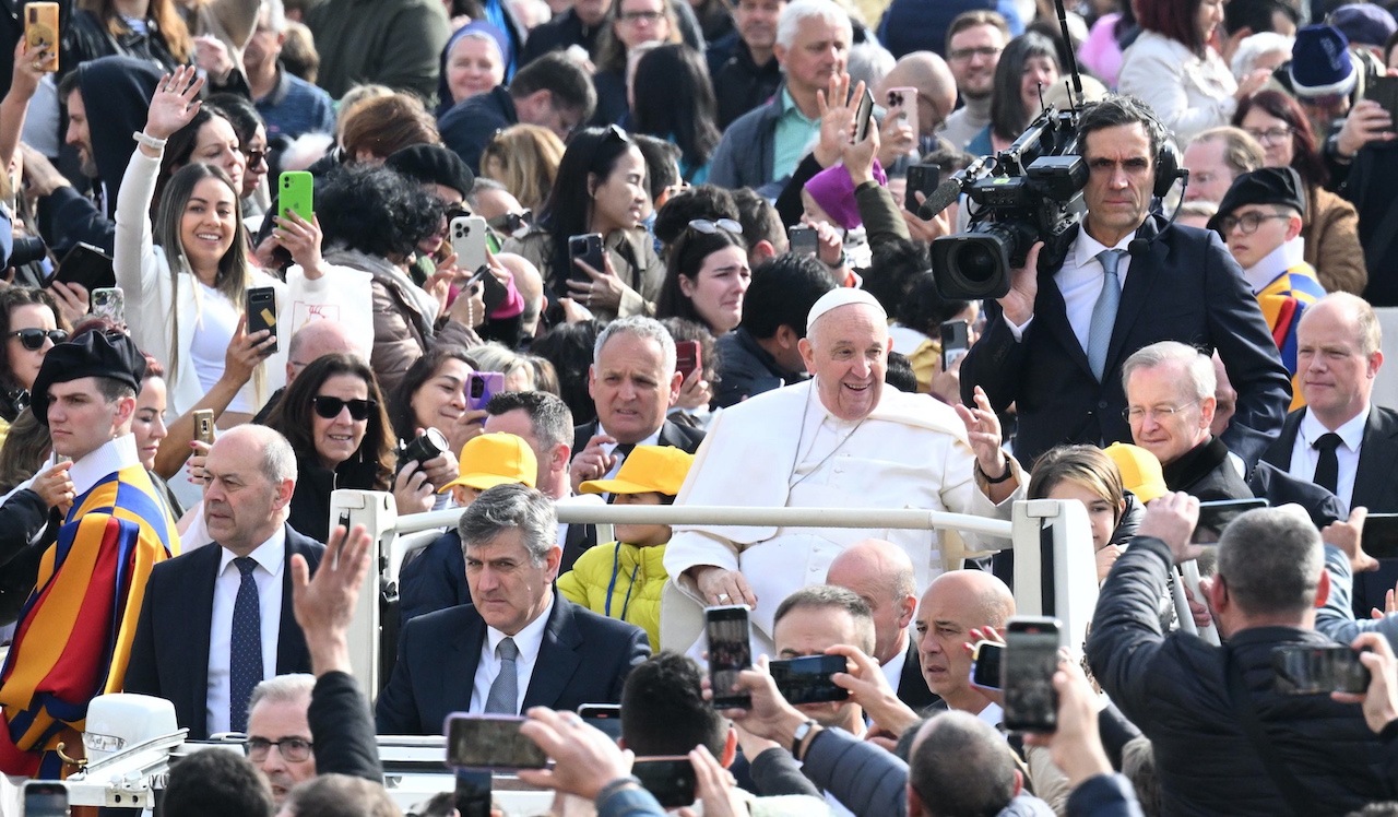 El papa Francisco sufre ‘infección respiratoria’ y estará hospitalizado: Vaticano