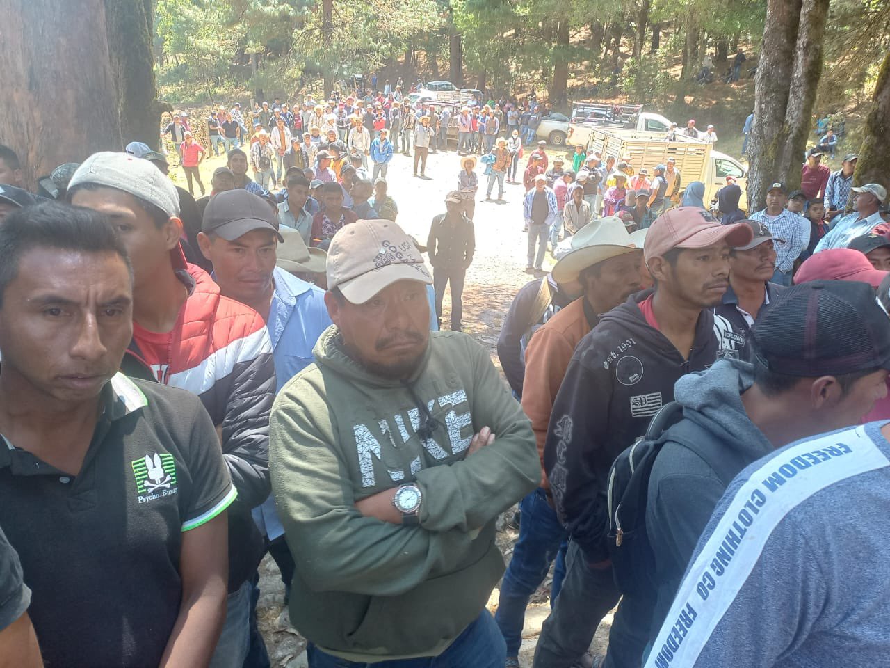Guerrero: pobladores retienen a militares y policías en demanda de carreteras