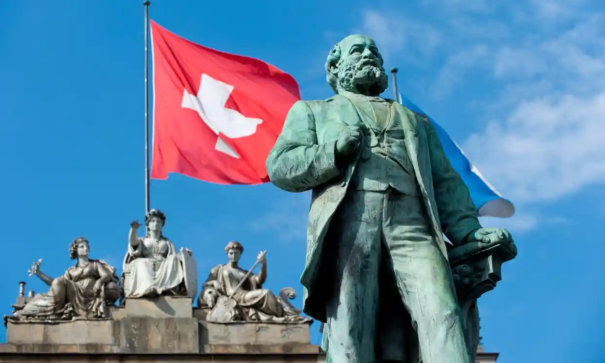 Credit Suisse y UBS: El orgullo nacional de Suiza sufre un duro golpe con la fusión de sus titanes bancarios