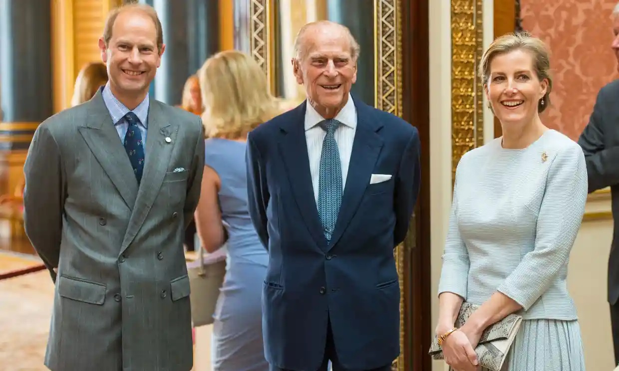 El rey Carlos otorga al príncipe Eduardo el título de ‘duque de Edimburgo’