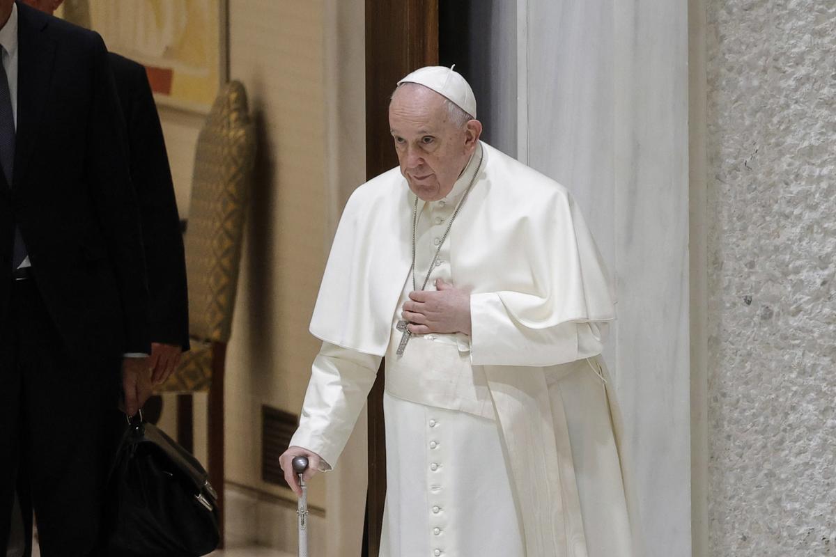 La salud del papa Francisco mejora progresivamente, reporta el Vaticano