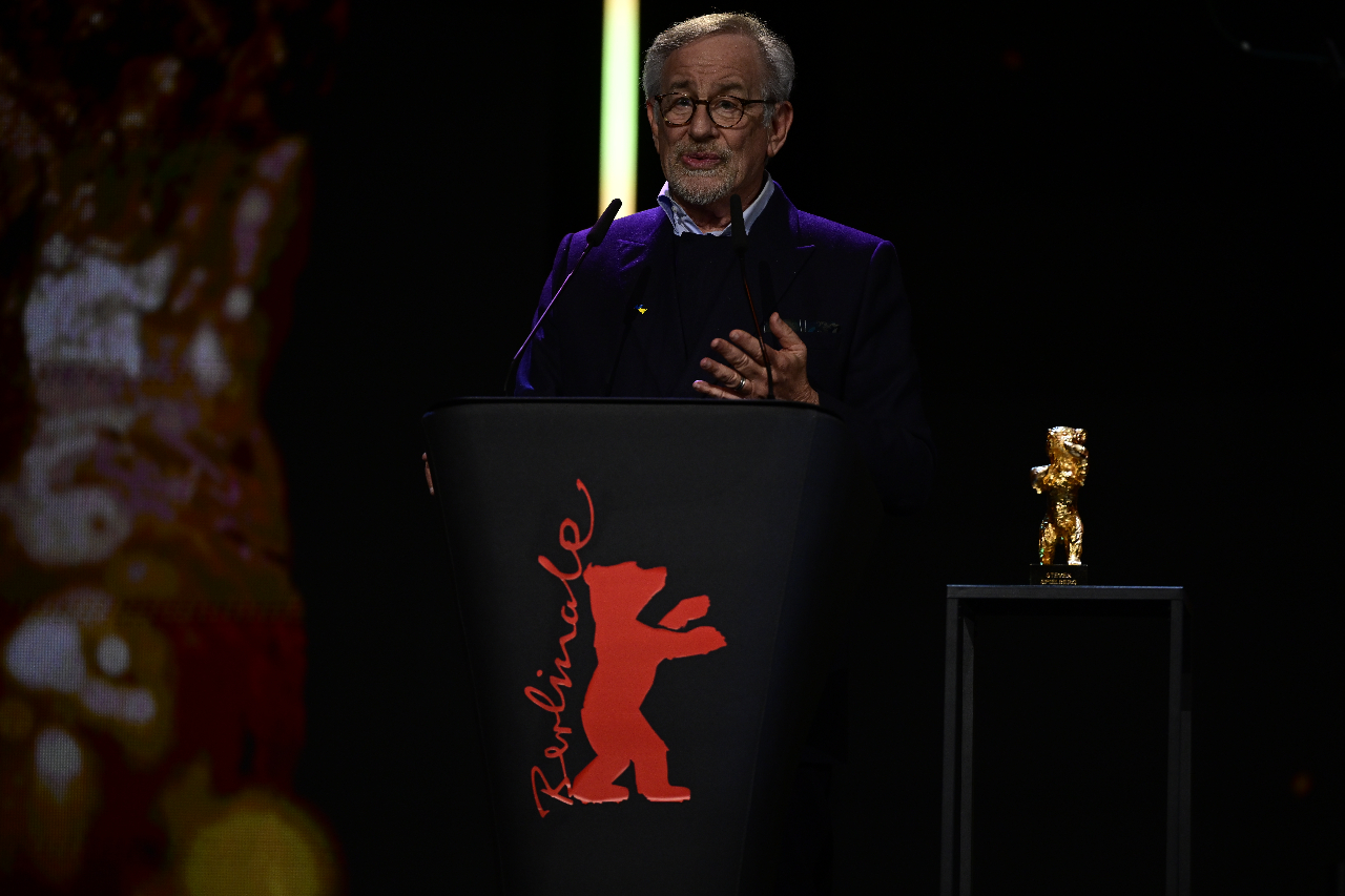 Steven Spielberg cree que el gobierno oculta información sobre los ovnis