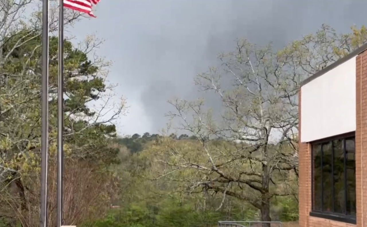 Tornado azota a Arkansas, EU, y autoridades declaran estado de emergencia