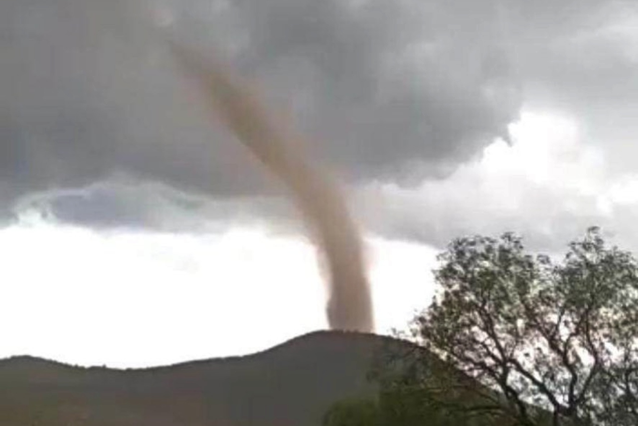 Un tornado se forma en San Luis Potosí; autoridades no reportan lesionados