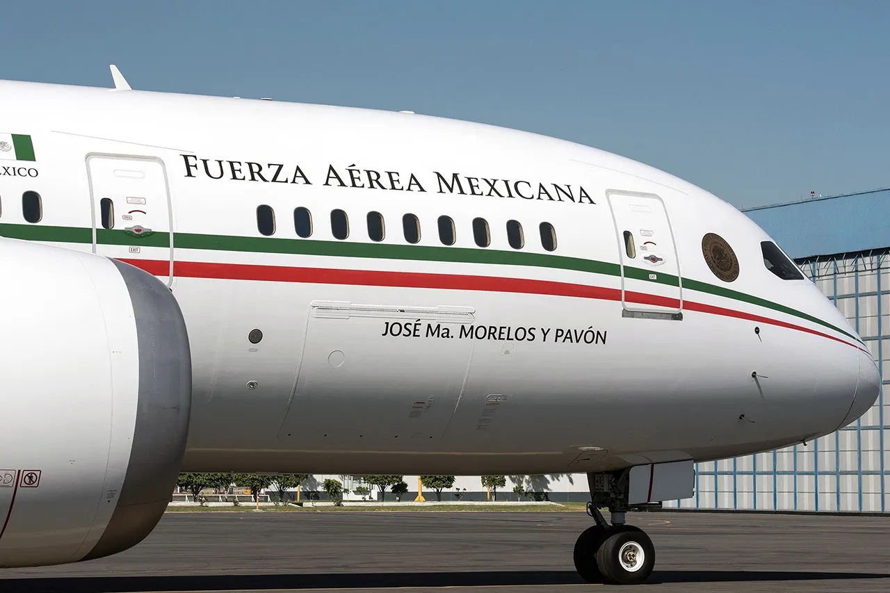 ¡Adiós, adiós! El avión presidencial deja México tras ser vendido a Tayikistán