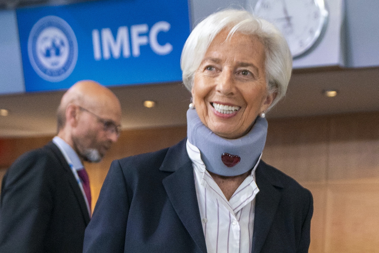 Crisis bancaria no debe implicar detener aumentos en tasas de interés: Lagarde