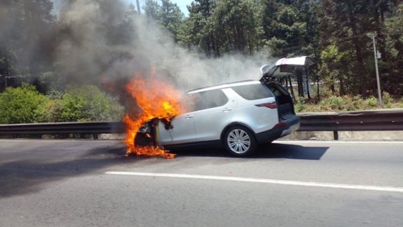 Accidente México-Toluca: auto se quema en La Escondida