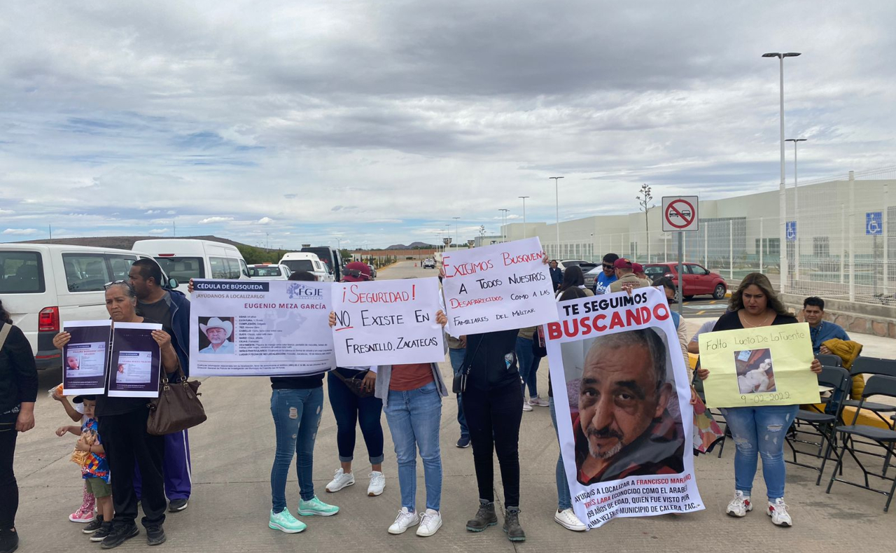 ‘¿Dónde están?’: familiares de desaparecidos se manifiestan en evento de AMLO en Zacatecas