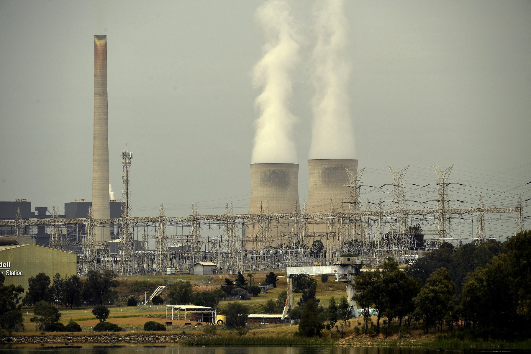 Australia gira a las renovables: cierra planta de carbón más antigua